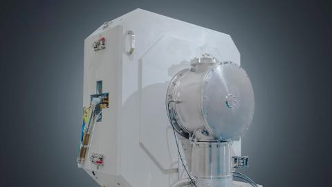 紧凑型回旋加速器